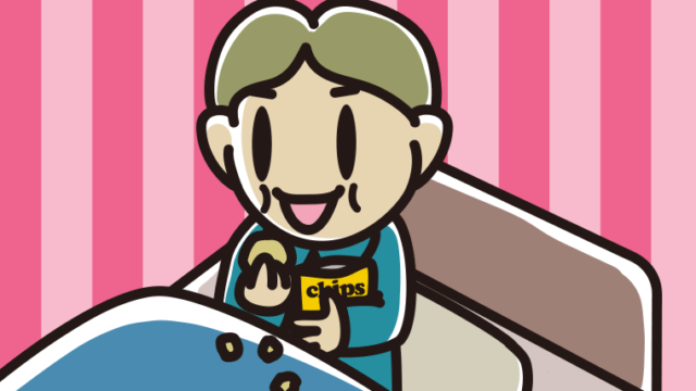 ベッドでお菓子を食べる小学生男子のイラスト【色、背景あり】PNG