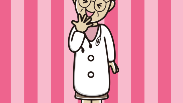 笑う年配女性医師のイラスト【色、背景あり】PNG