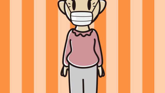 マスクをして立っているおばあさんのイラスト【色、背景あり】PNG