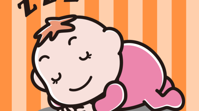 うつ伏せで寝る女の子の赤ちゃんのイラスト【色、背景あり】PNG