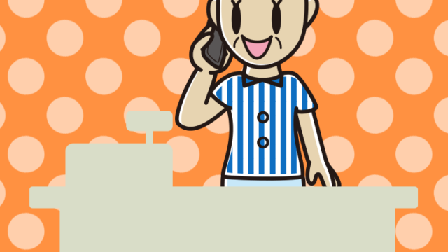 スマホで電話する年配女性コンビニ店員のイラスト【色、背景あり】PNG