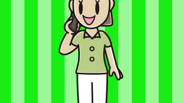 スマホで電話する女性会社員（クールビズ）のイラスト【色、背景あり】PNG