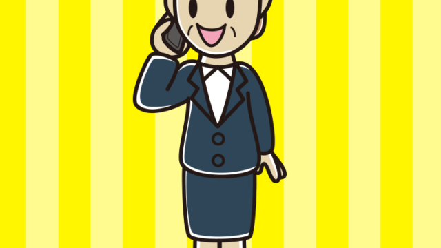 スマホで電話する年配女性会社員のイラスト【色、背景あり】PNG