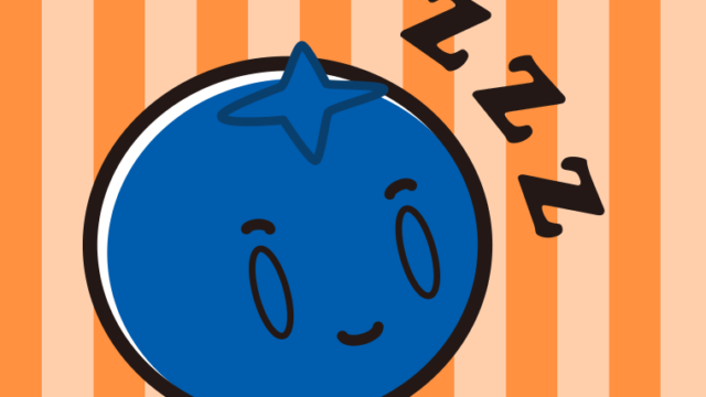 眠るブルーベリーちゃんのイラスト【色、背景あり】PNG