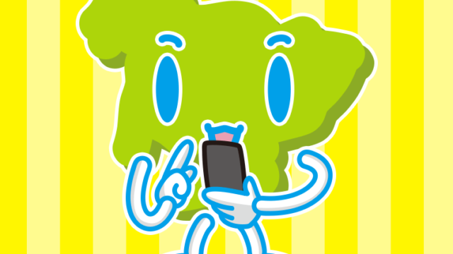 スマホを使う愛知ちゃんのイラスト【色、背景あり】PNG