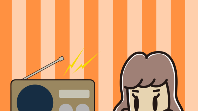 ラジオを聴く女子大学生のイラスト【色、背景あり】PNG