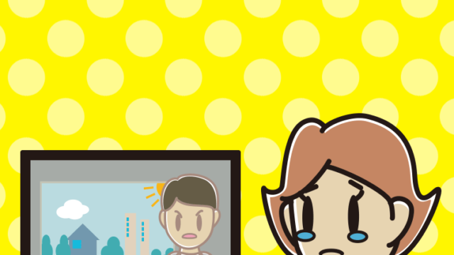 テレビを見て泣く女性のイラスト【色、背景あり】PNG