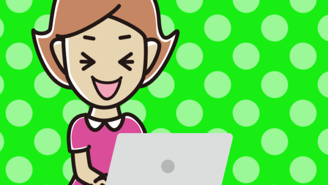 パソコン使用中に笑う女性のイラスト【色、背景あり】PNG