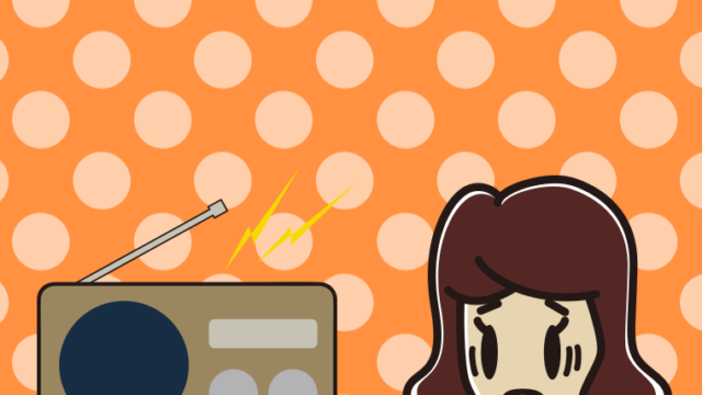 ラジオを聴いて困る女子高校生のイラスト【色、背景あり】PNG