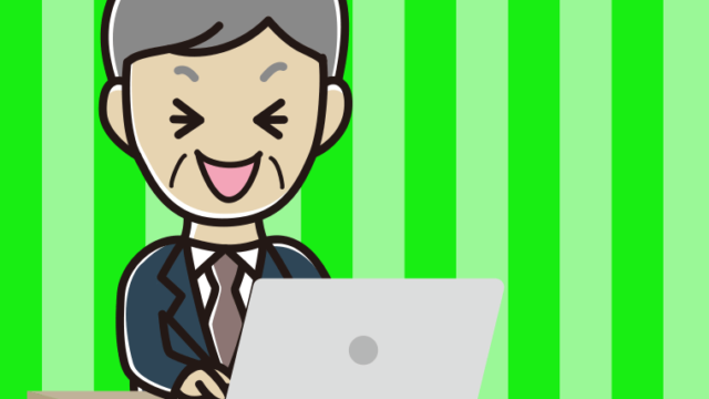 パソコン使用中に笑う年配男性会社員のイラスト【色、背景あり】PNG