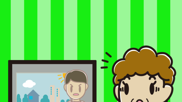 テレビを見て驚くおばさんのイラスト【色、背景あり】PNG