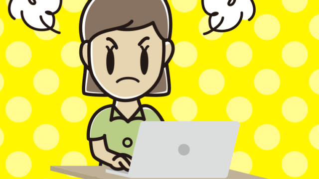 パソコン使用中に怒る女性会社員（クールビズ）のイラスト【色、背景あり】PNG