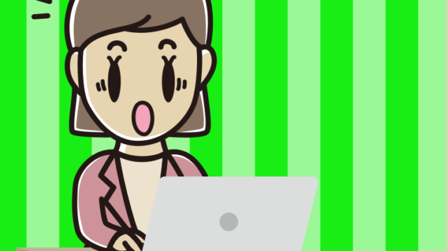 パソコン使用中に驚く女性会社員（カジュアル）のイラスト【色、背景あり】PNG