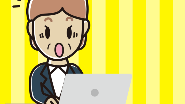 パソコン使用中に驚く年配女性会社員のイラスト【色、背景あり】PNG