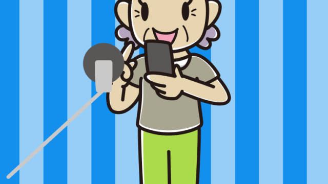 スマホを使うベテラン女性声優のイラスト【色、背景あり】PNG