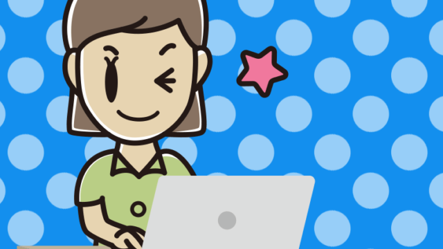 パソコンにウインクする女性会社員（クールビズ）のイラスト【色、背景あり】PNG