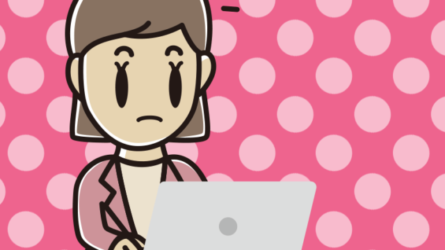 パソコン使用中に気が付く女性会社員（カジュアル）のイラスト【色、背景あり】PNG