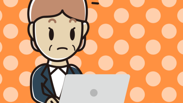 パソコン使用中に気が付く年配女性会社員のイラスト【色、背景あり】PNG