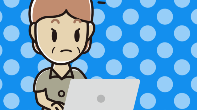 パソコン使用中に気が付く年配女性会社員（クールビズ）のイラスト【色、背景あり】PNG