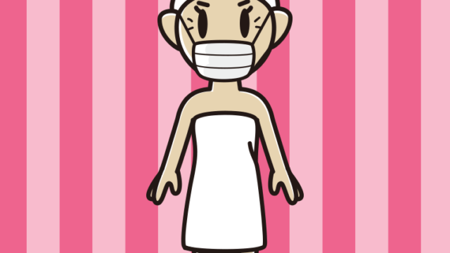 マスクをするバスタオル姿のおばあさんのイラスト【色、背景あり】PNG