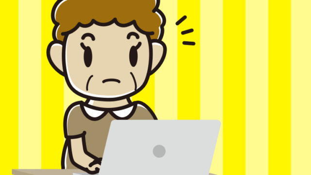 パソコン使用中に気が付くおばさんのイラスト【色、背景あり】PNG