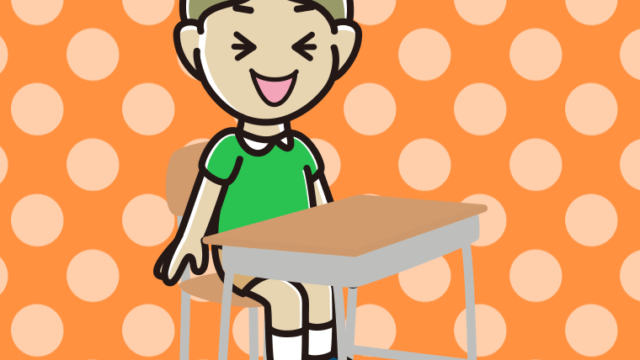 教室の席で笑う小学生男子のイラスト【色、背景あり】PNG