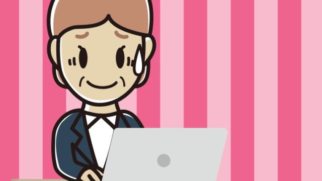 パソコンに苦笑いする年配女性会社員のイラスト【色、背景あり】PNG