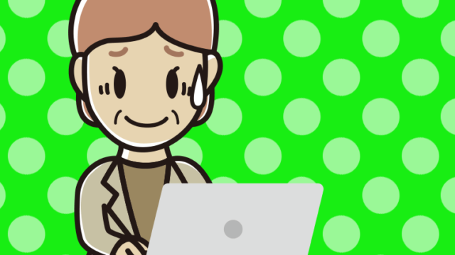 パソコンに苦笑いする年配女性会社員（カジュアル）のイラスト【色、背景あり】PNG