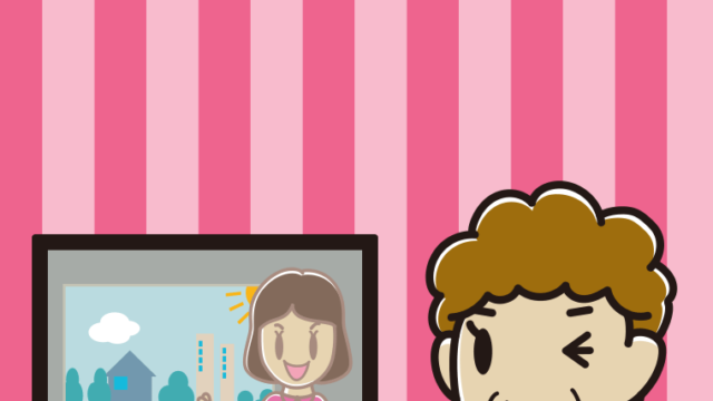 テレビにウインクするおばさんのイラスト【色、背景あり】PNG