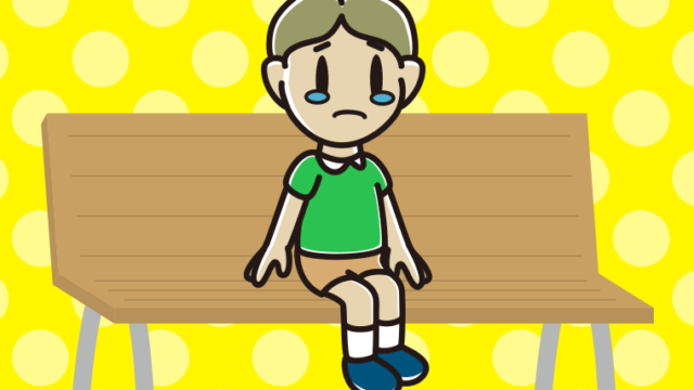 ベンチで泣く小学生男子のイラスト【色、背景あり】PNG