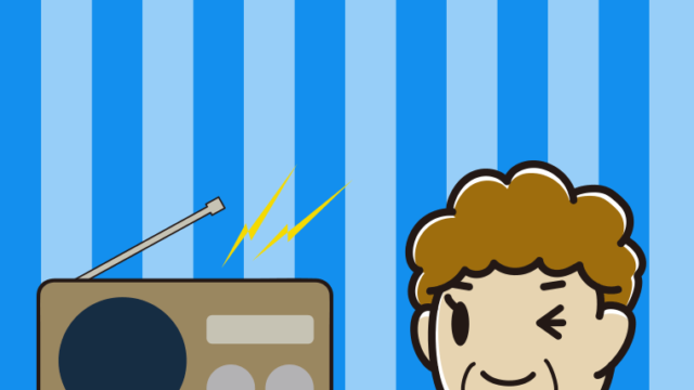 ラジオにウインクするおばさんのイラスト【色、背景あり】PNG