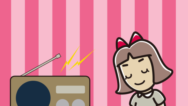 ラジオにお辞儀する小学生女子のイラスト【色、背景あり】PNG