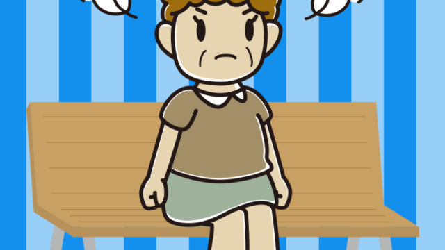 ベンチで怒るおばさんのイラスト【色、背景あり】PNG