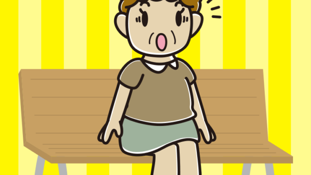 ベンチで驚くおばさんのイラスト【色、背景あり】PNG