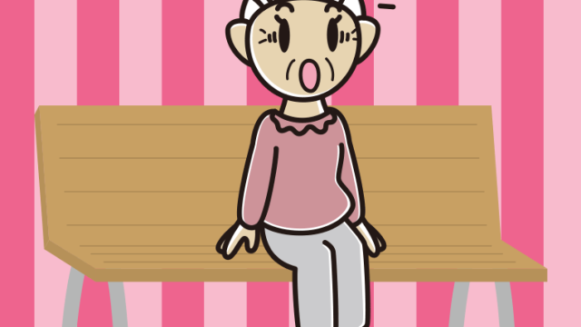 ベンチで驚くおばあさんのイラスト【色、背景あり】PNG