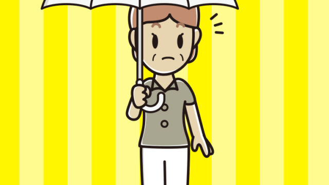 傘をさして何かに気付く年配女性会社員（クールビズ）のイラスト【色、背景あり】PNG