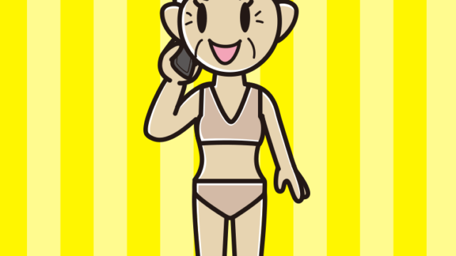 スマホで電話する下着姿のおばあさんのイラスト【色、背景あり】PNG