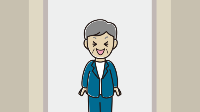 エレベーターで笑う年配男性会社員（カジュアル）