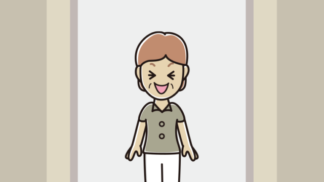 エレベーターで笑う年配女性会社員（クールビズ）のイラスト【色、背景あり】PNG