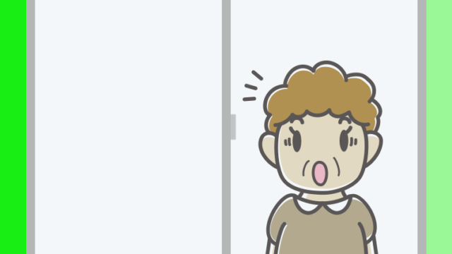 窓で驚くおばさんのイラスト【色、背景あり】PNG