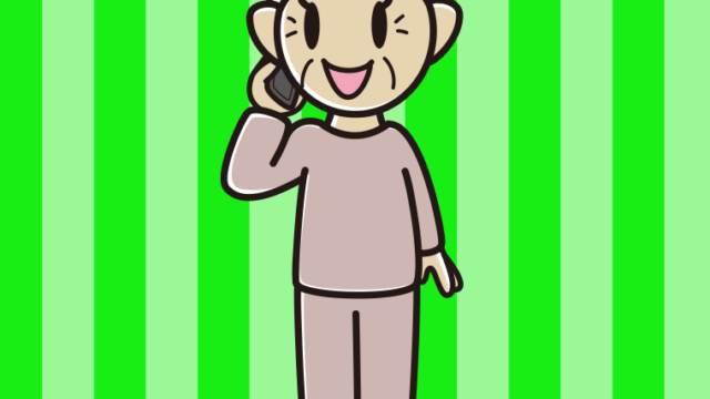 スマホで電話する部屋着のおばあさんのイラスト【色、背景あり】PNG