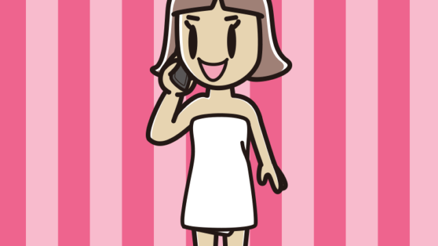 スマホで電話するバスタオル姿の小学生女子のイラスト【色、背景あり】PNG