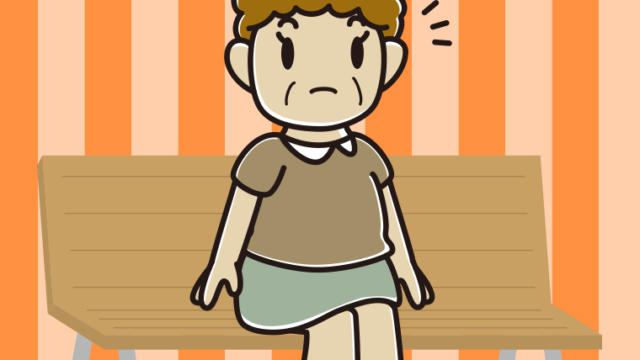 ベンチで何かに気付くおばさんのイラスト【色、背景あり】PNG