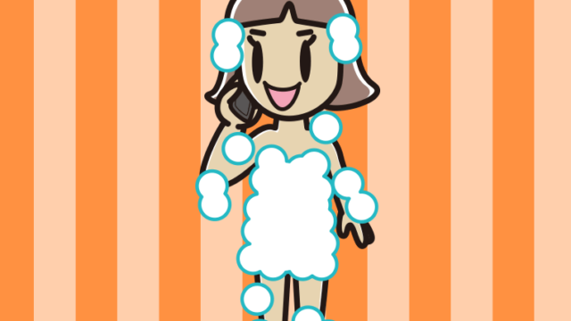 スマホで電話する泡だらけの小学生女子のイラスト【色、背景あり】PNG