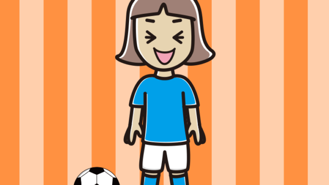 笑うサッカーのユニフォーム姿の小学生女子のイラスト【色、背景あり】PNG