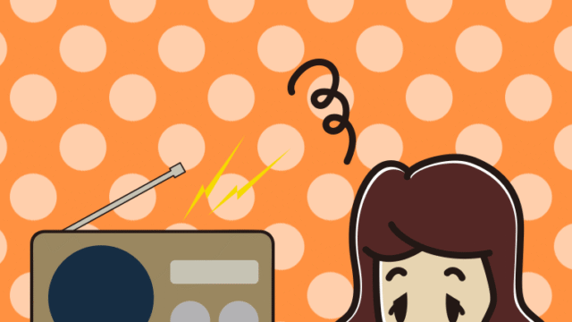 ぼーっとラジオを聴く女子高校生のイラスト【色、背景あり】PNG