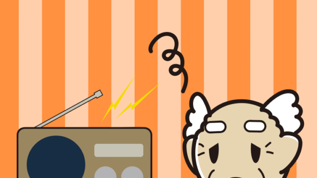 ぼーっとラジオを聴くおじいさんのイラスト【色、背景あり】PNG