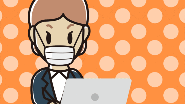 マスクをしてパソコンを使う年配女性会社員のイラスト【色、背景あり】PNG