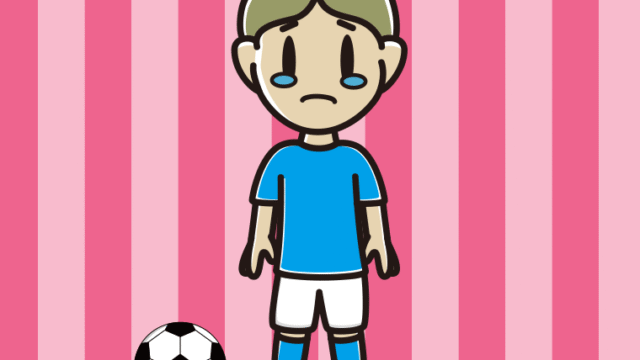 泣くサッカーのユニフォーム姿の小学生男子のイラスト【色、背景あり】PNG