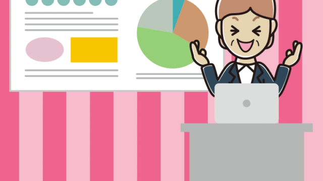 プレゼンで笑う年配女性会社員のイラスト【色、背景あり】PNG